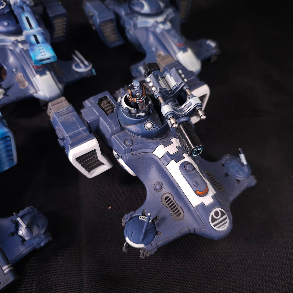 Warhammer 40,000 - T'au Empire - Painted Hammerhead & Sky Ray Tank Lot