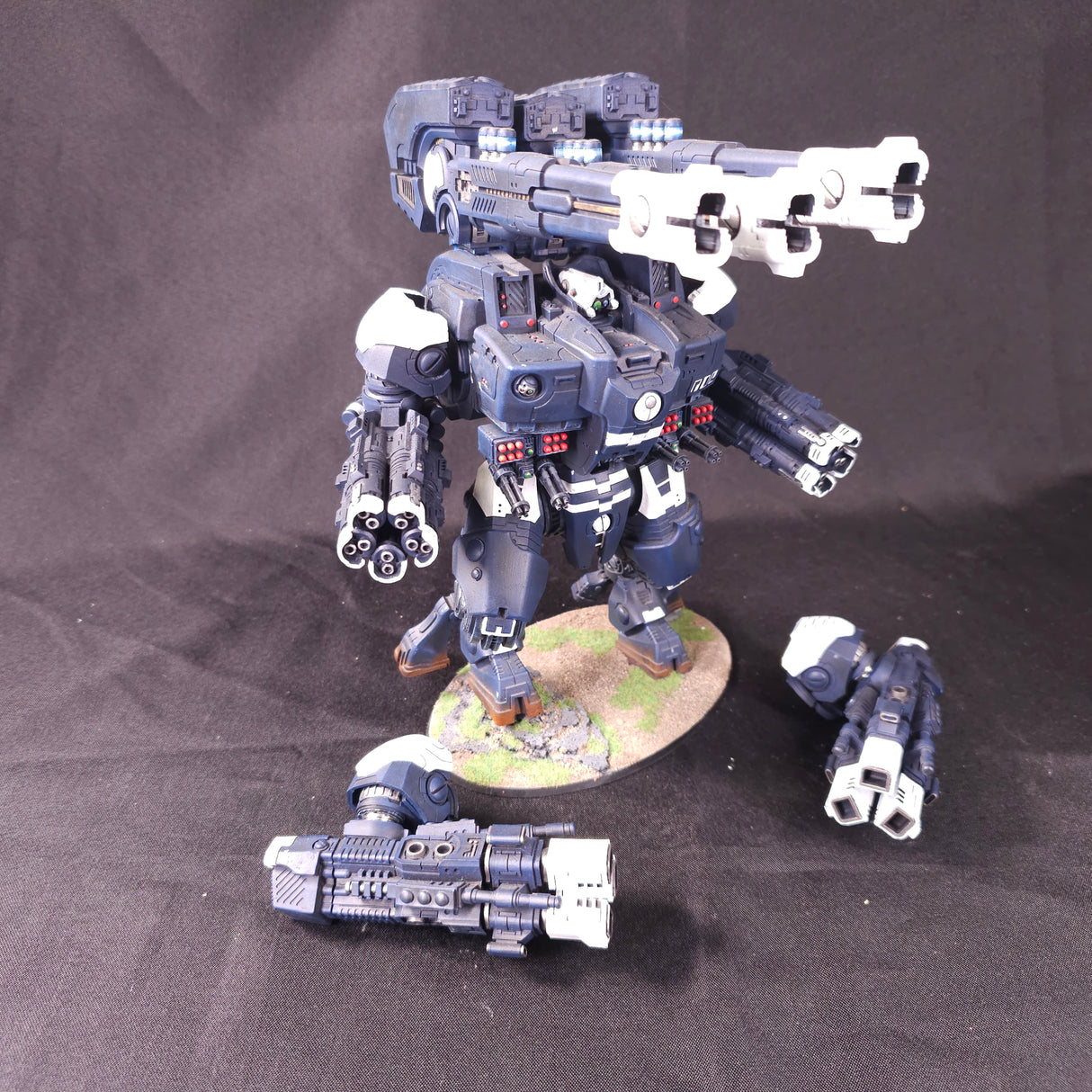 Warhammer 40,000 - T'au Empire - Painted KX139 Ta'unar Supremacy Armour