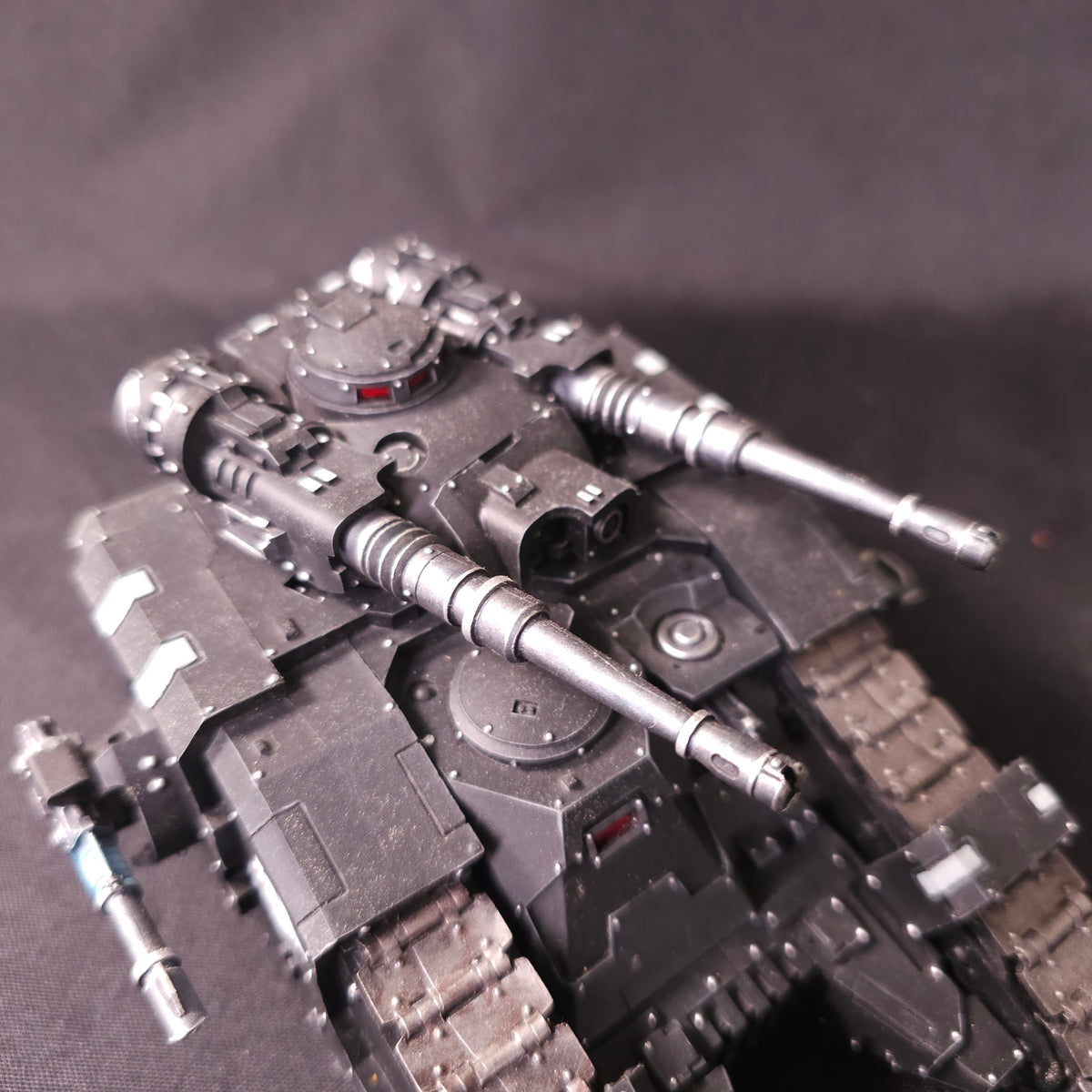 Horus Heresy - Raven Guard - Painted Sicaran Battle Tank