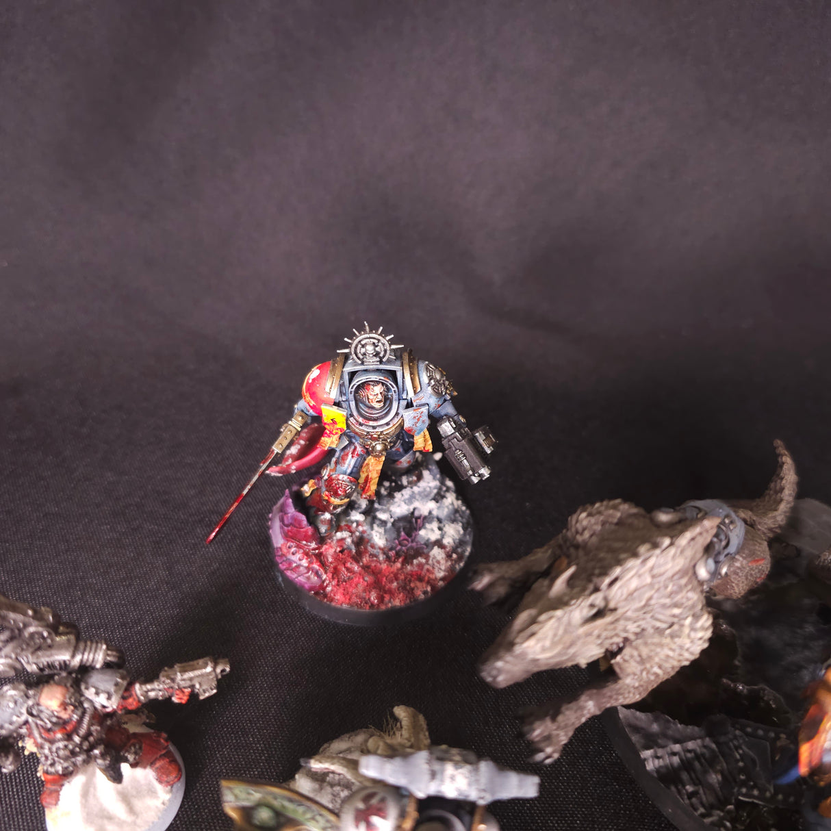 Warhammer 40,000 - Space Wolves - 13 Painted Characters with Converted Logan Grimnar