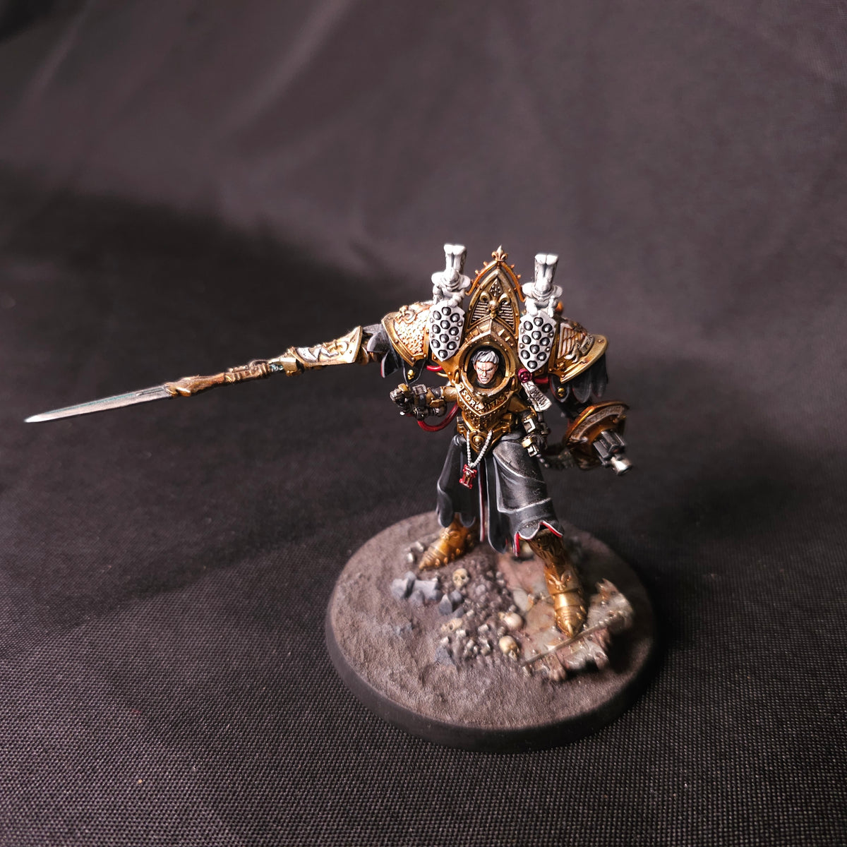 Warhammer 40,000 - Adepta Sororitas - High Quality Painted Character & Triumph Collection