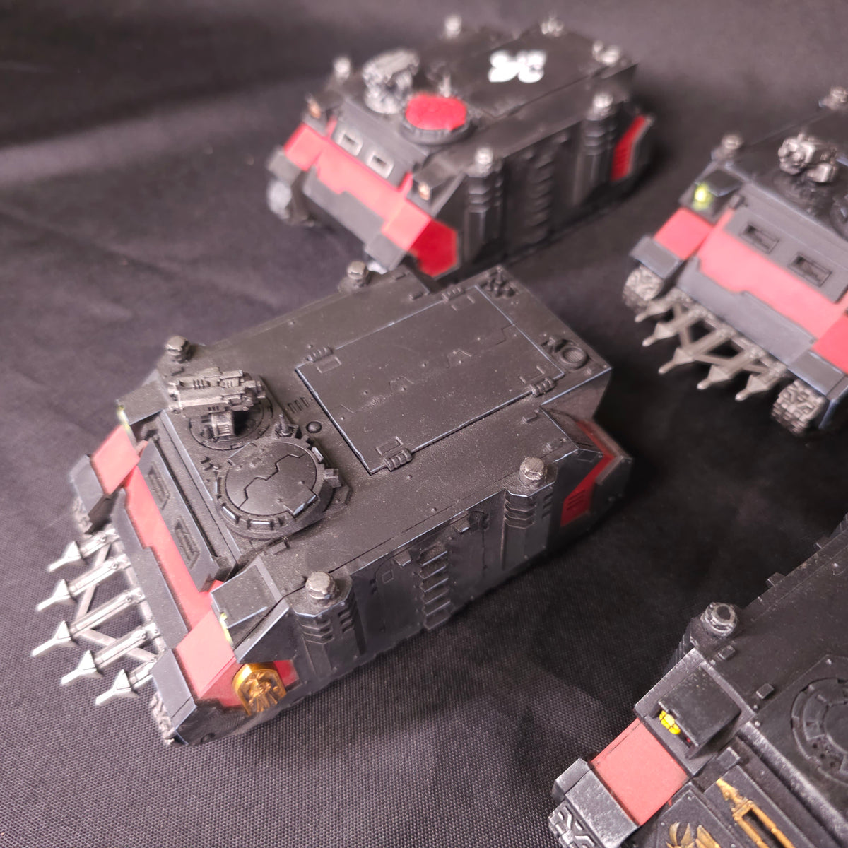 Warhammer 40,000 - Adepta Sororitas - 5 Painted Rhinos