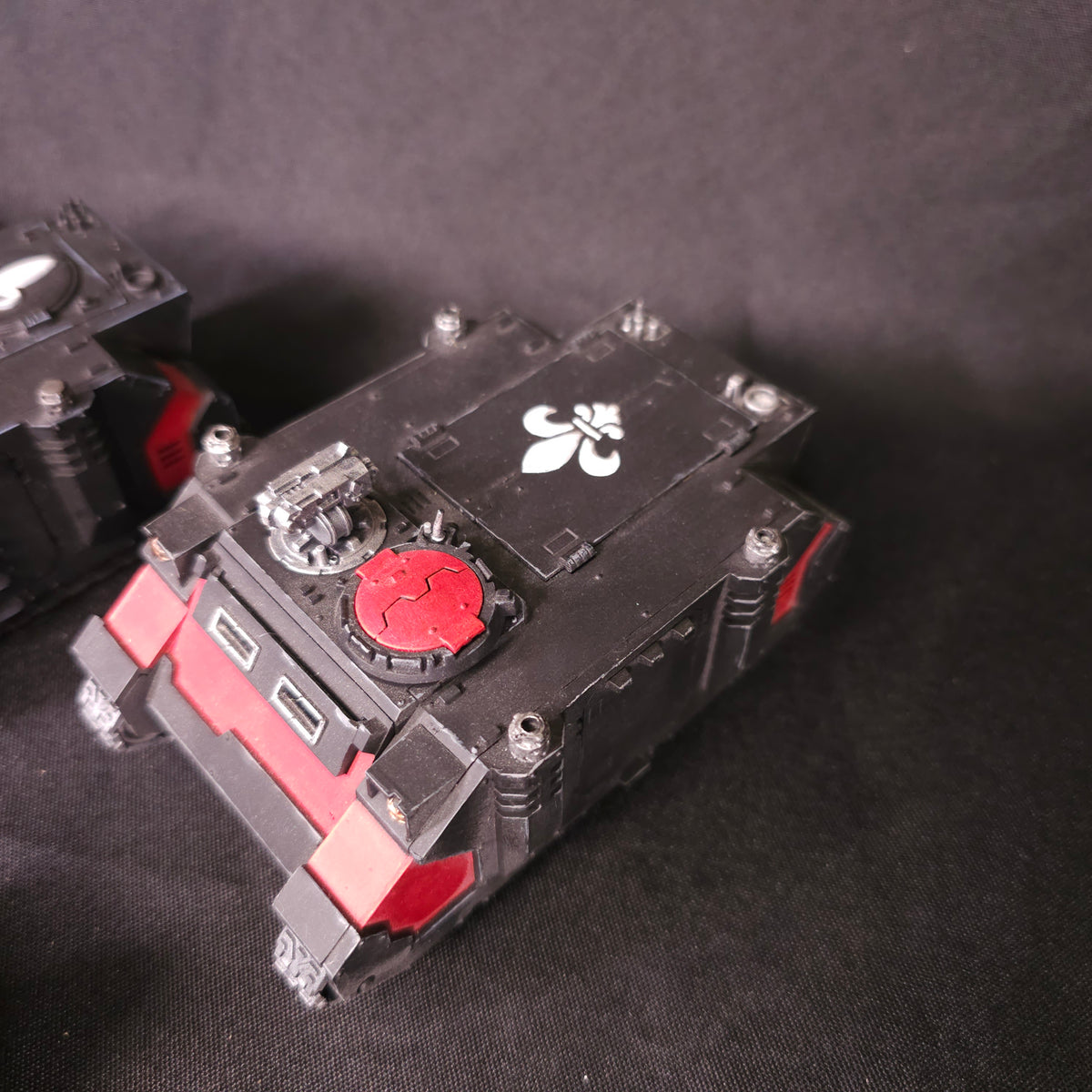 Warhammer 40,000 - Adepta Sororitas - 5 Painted Rhinos