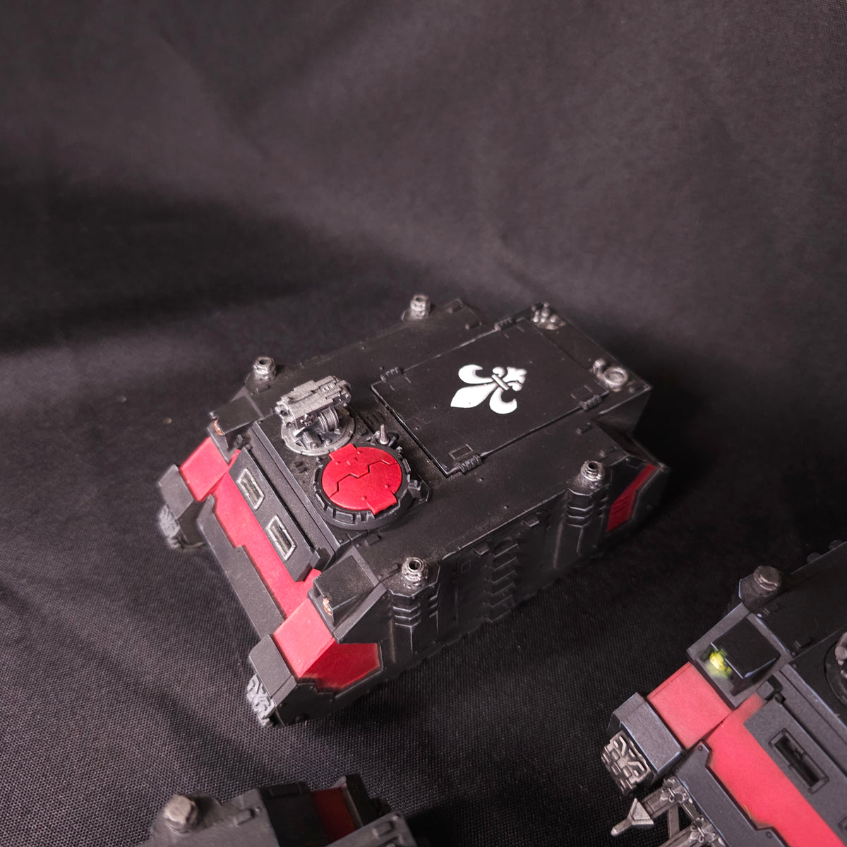 Warhammer 40,000 - Adepta Sororitas - 5 Painted Rhinos