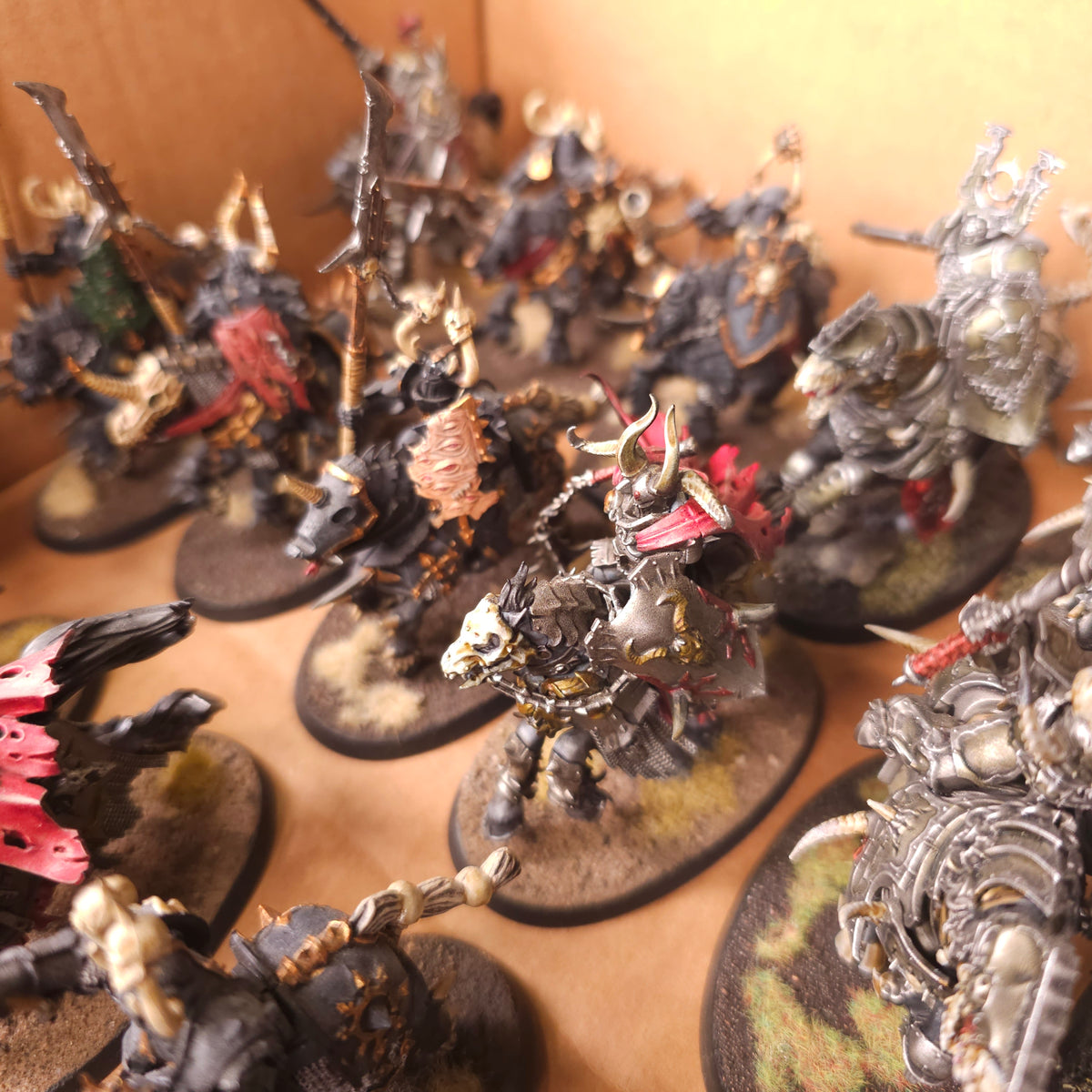 Age of Sigmar - Slaves to Darkness - Painted Knights, Varanguard and Mounted Lords