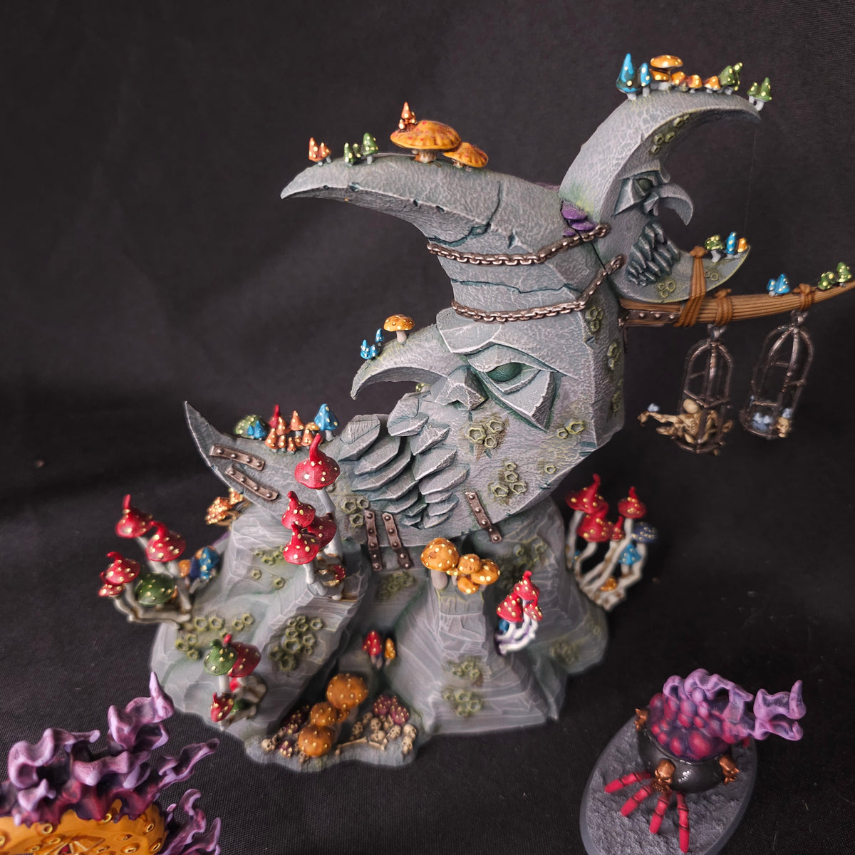 Age of Sigmar - Gloomspite Gitz - Painted Loonshrine and Endless Spells