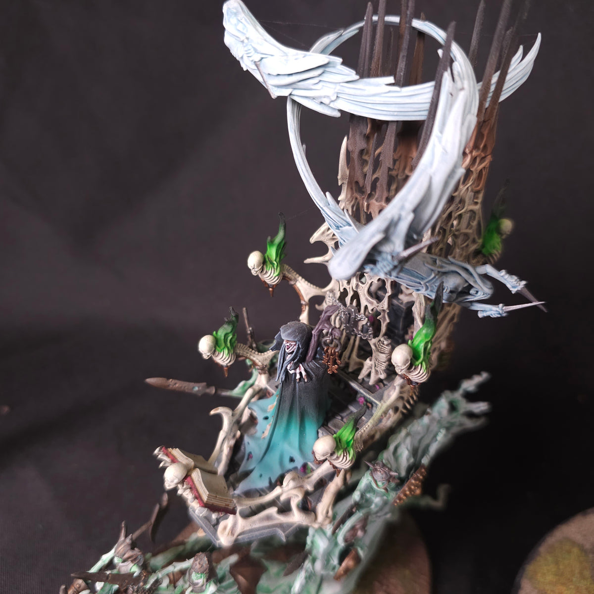 Age of Sigmar / The Old World - Soulblight Gravelords / Vampire Counts - Painted Coven Throne and Mortis Engine