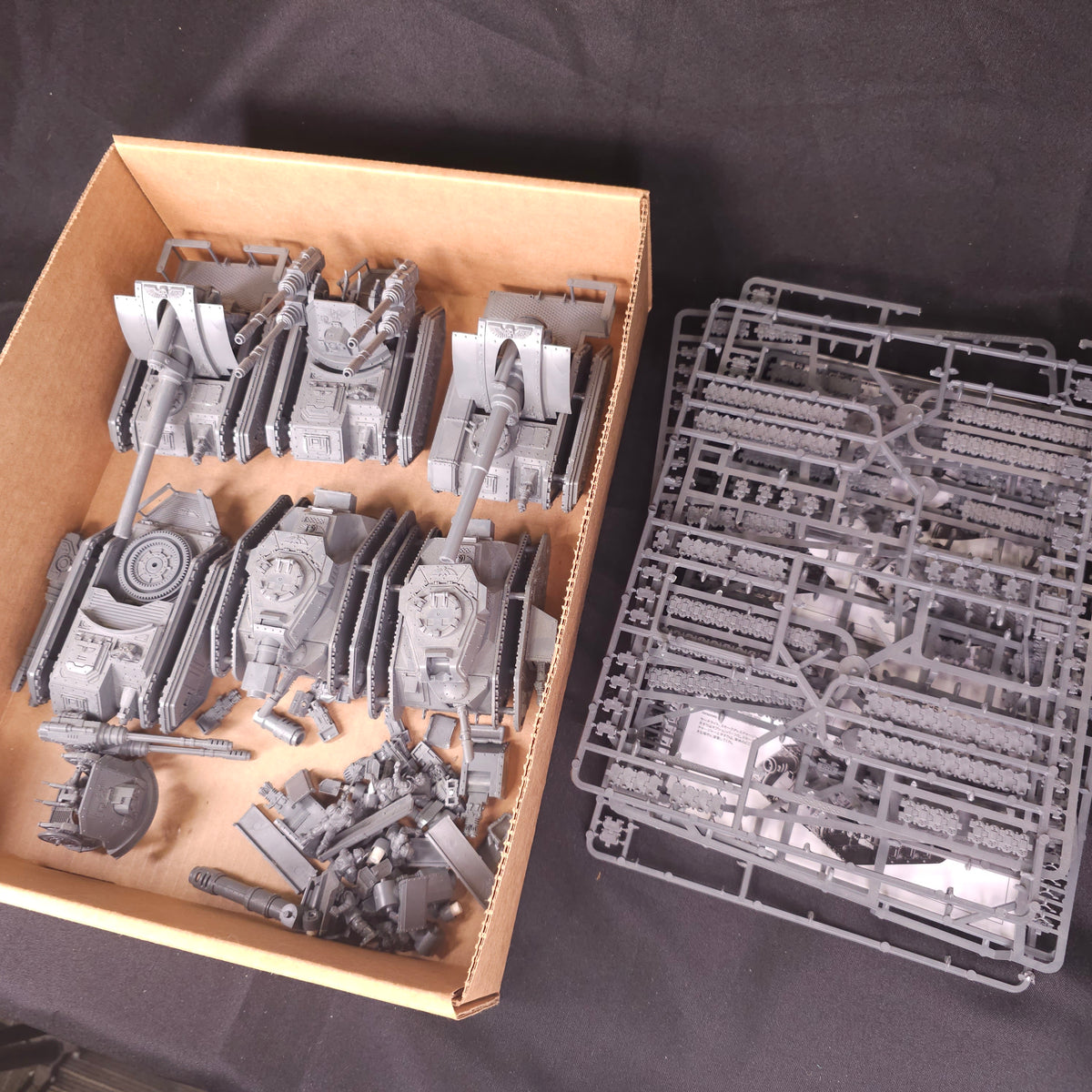 Warhammer 40,000 - Astra Militarum - Unfinished Tank and Artillery Collection