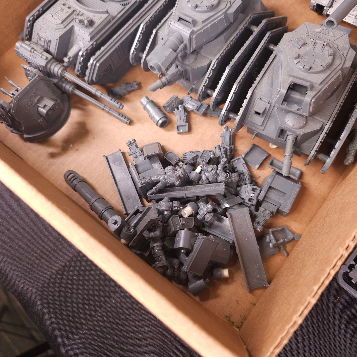 Warhammer 40,000 - Astra Militarum - Unfinished Tank and Artillery Collection