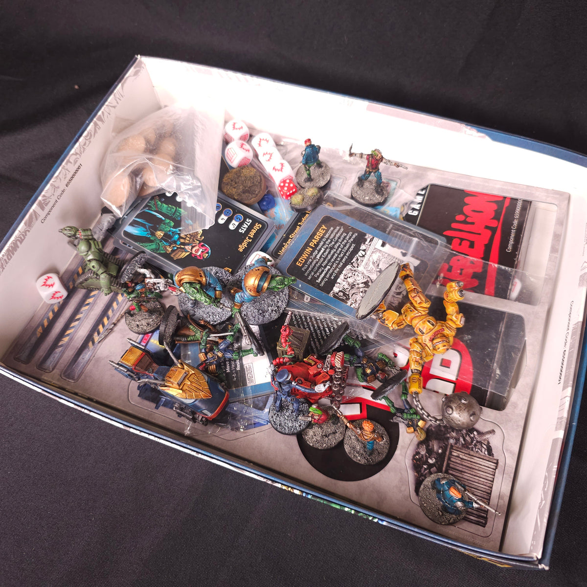 Judge Dredd - Judges and Mega-City One Denizens - Painted Collection and Game Components