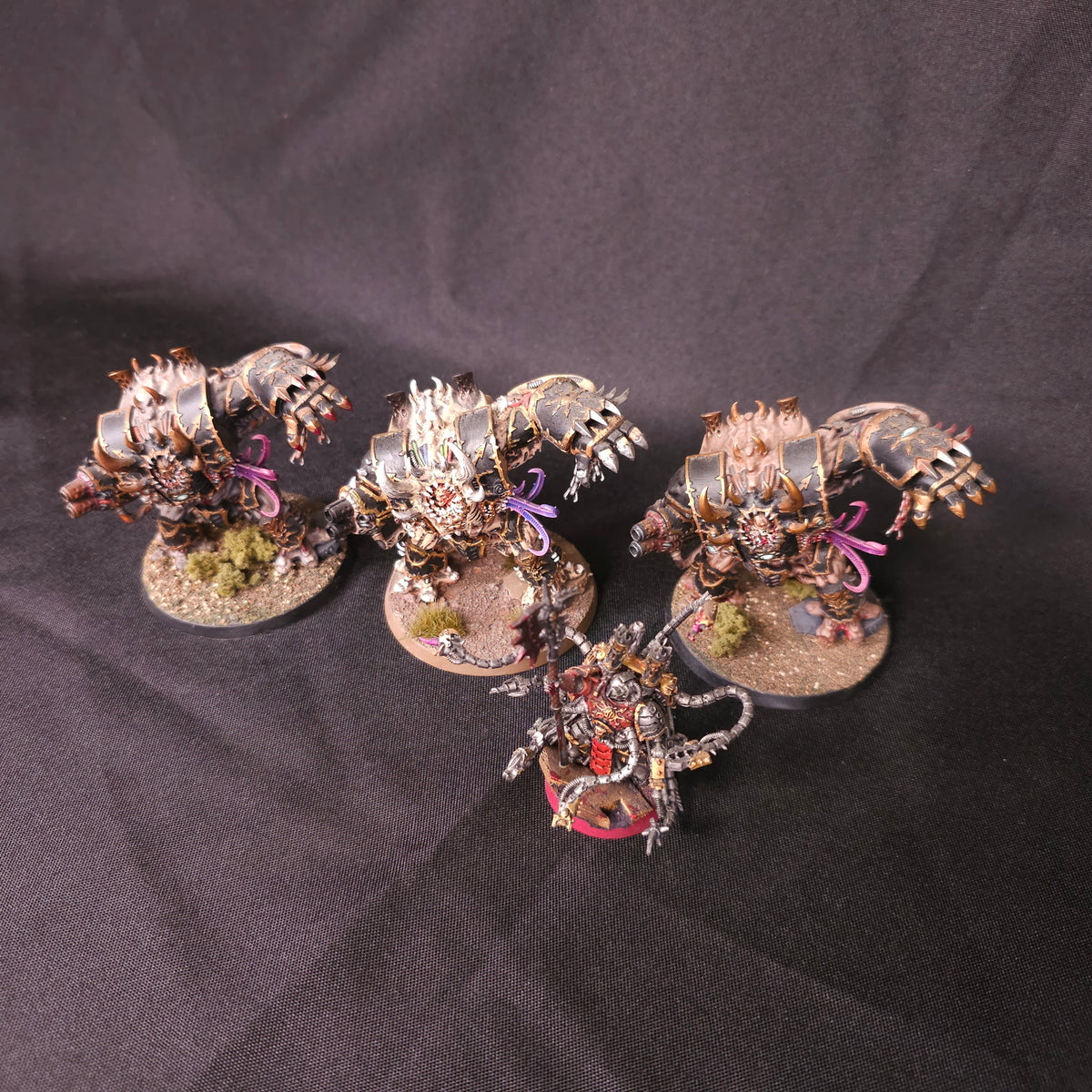 Brown Helbrutes and Red Warpsmith — complete lot overview