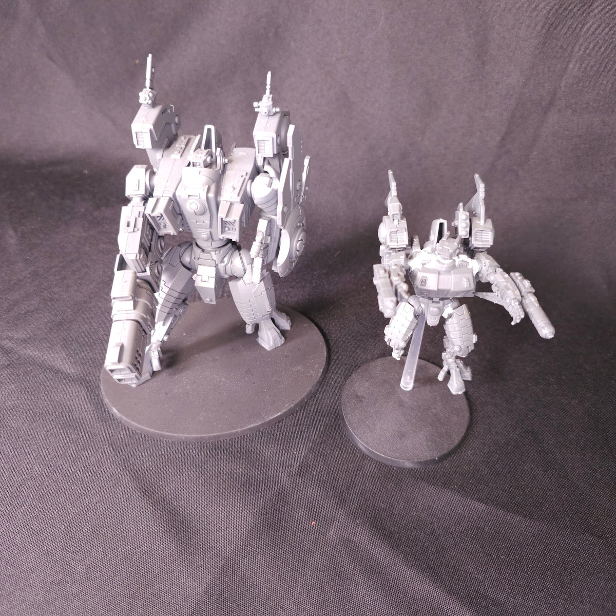 Unpainted Riptide and Ghostkeel — complete lot overview