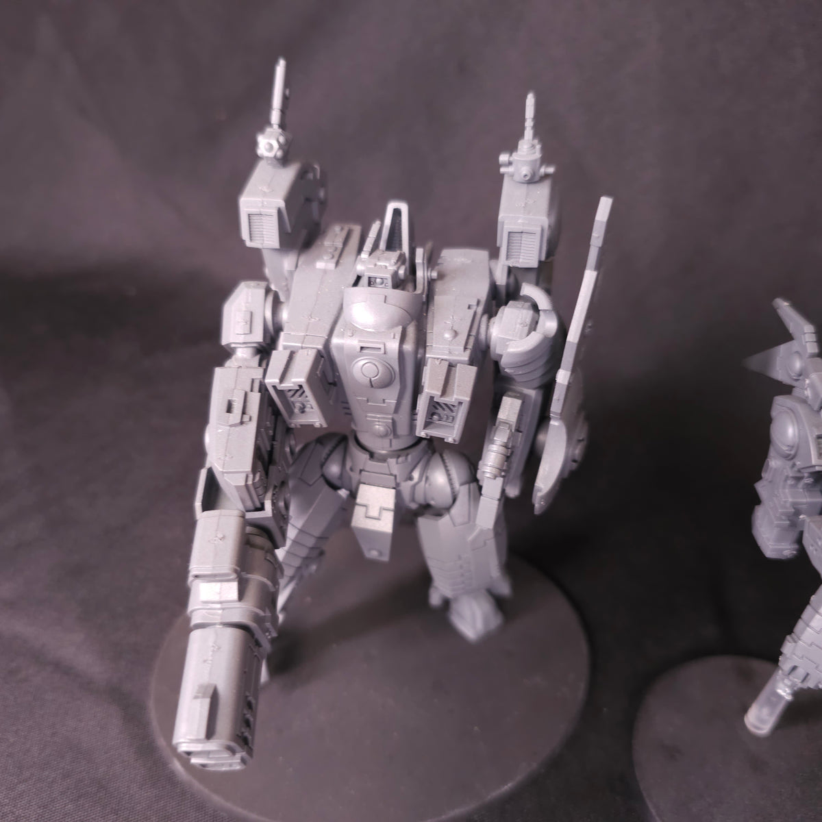 Unpainted Riptide and Ghostkeel — detail view 1