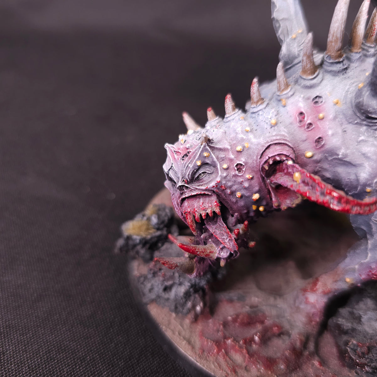High-Quality Painted Forge World Giant Spined Chaos Beast - detail 2