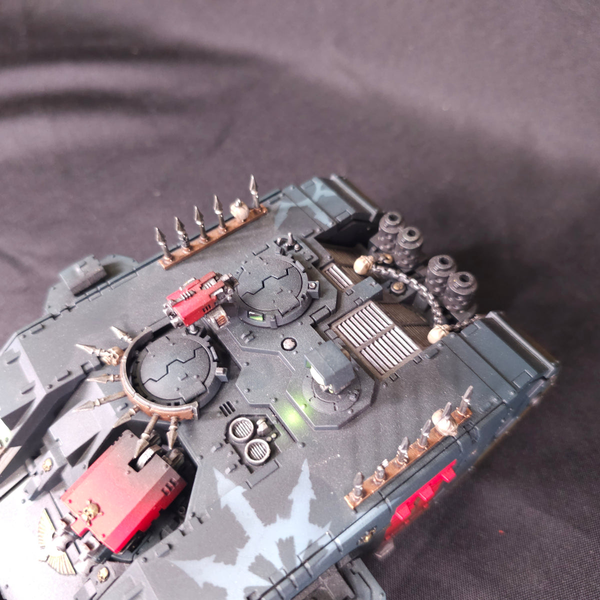 High-Quality Painted Land Raider - detail 4