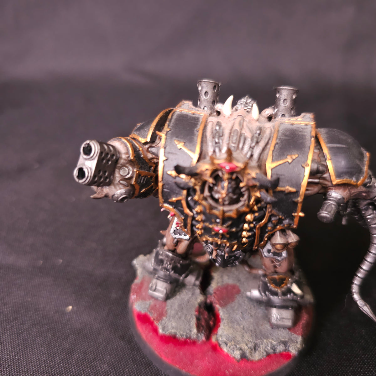 Painted Helbrute with Power Scourge - detail 1