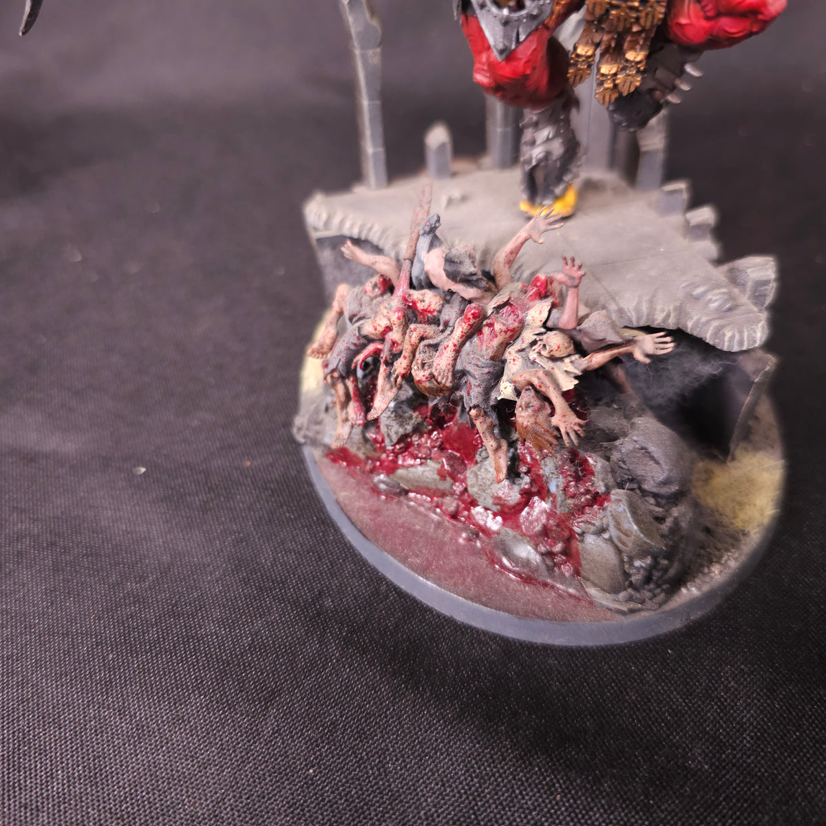 Bloodthirster - Axe, Whip and Scenic Base - photograph 3, alternate view or detail