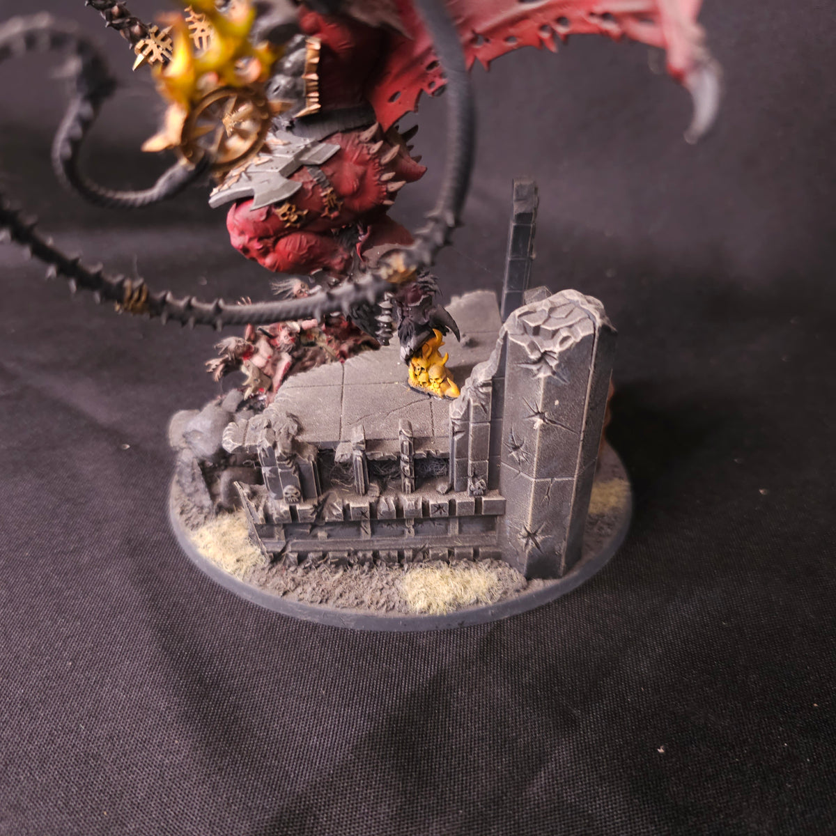 Bloodthirster - Axe, Whip and Scenic Base - photograph 4, alternate view or detail