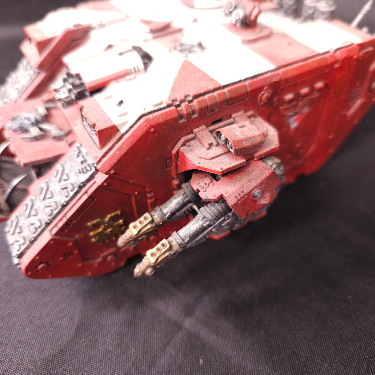 Land Raider with Missing Pieces - detail view 1