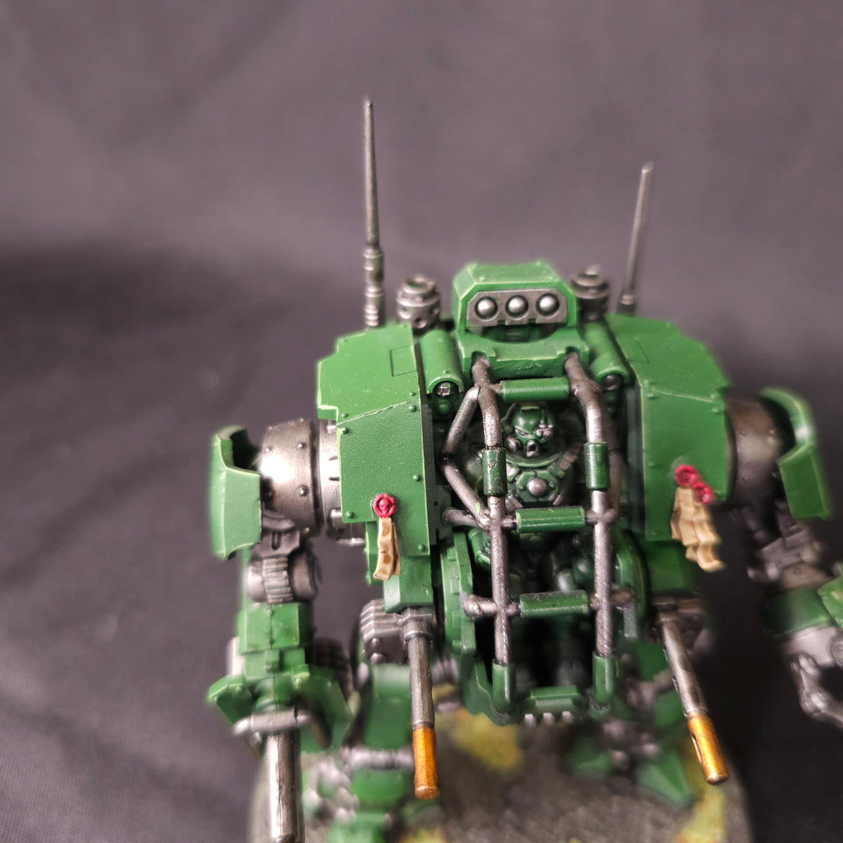 Scions of the Forge Invictor Tactical Warsuit, detail view 1