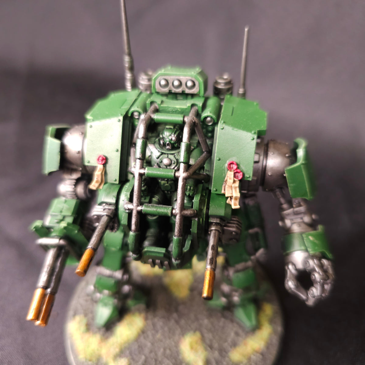 Scions of the Forge Invictor Tactical Warsuit, detail view 2