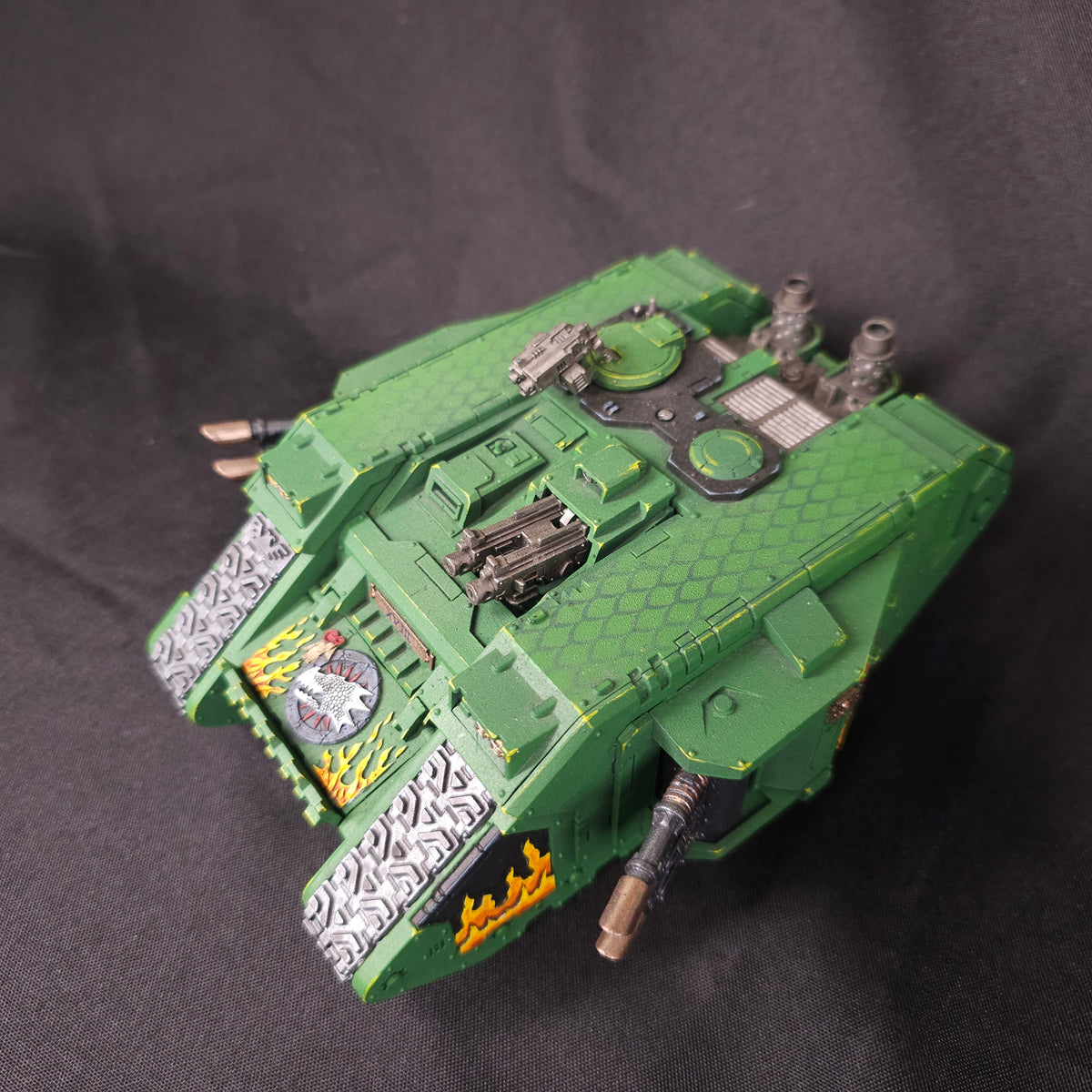 Salamanders - MkIIb-Style Land Raider - full lot overview