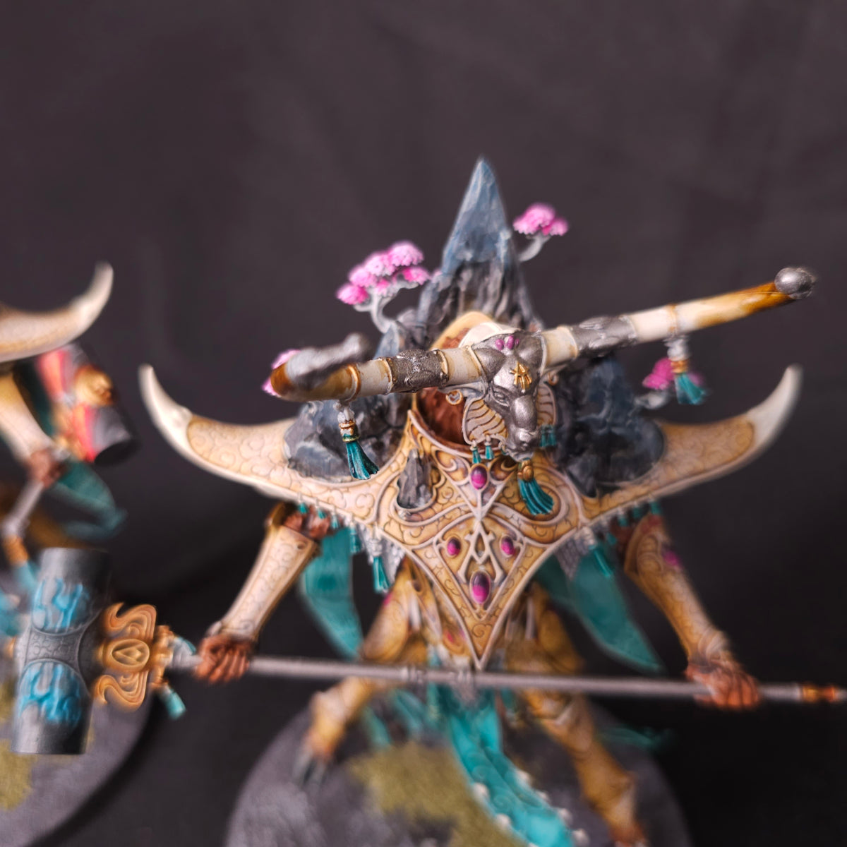 Lumineth Realm-lords - Mountain Spirit Pair - alternate or detail view 2