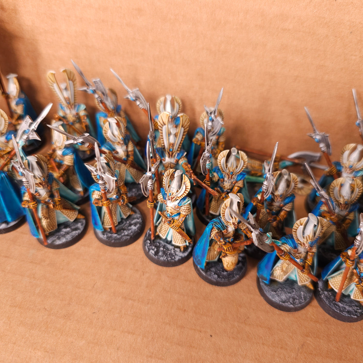 Age of Sigmar / The Old World - Cities of Sigmar / High Elf Realms - Painted Phoenix Guard - detail photo 1
