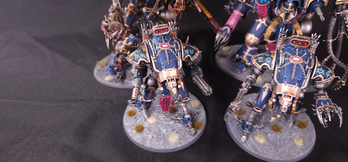 Warhammer 40,000 – Chaos Knights – Beautifully Painted Knight & War Dog Army
