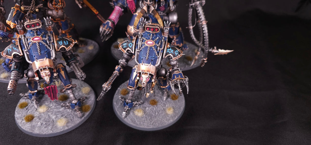 Warhammer 40,000 – Chaos Knights – Beautifully Painted Knight & War Dog Army