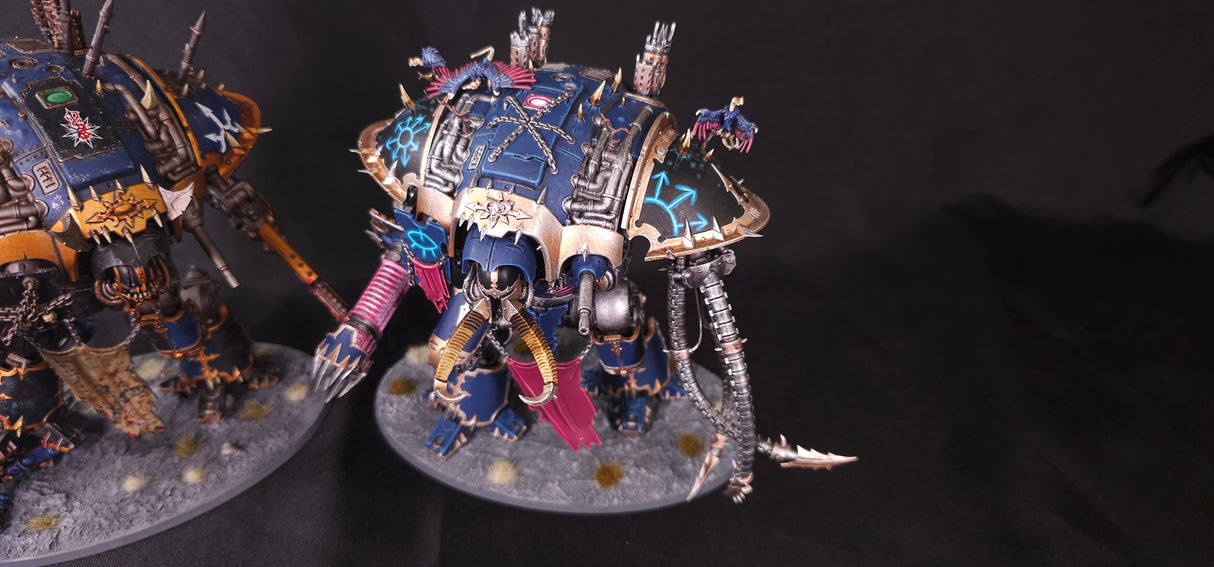 Warhammer 40,000 – Chaos Knights – Beautifully Painted Knight & War Dog Army