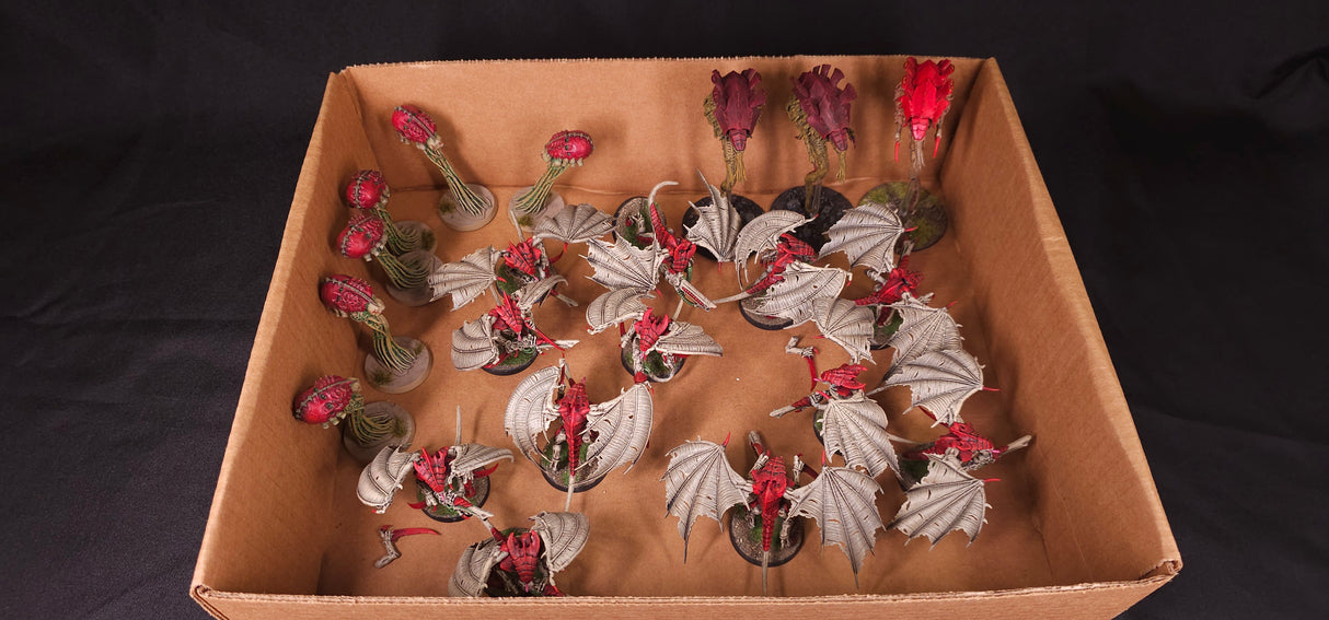 Warhammer 40,000 - Tyranids - Converted Shrikes, Forge World Malanthropes & Spore Models