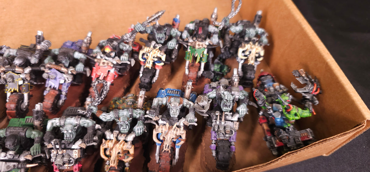 Warhammer 40,000 - Orks - Painted Warbiker Mob with Painboy