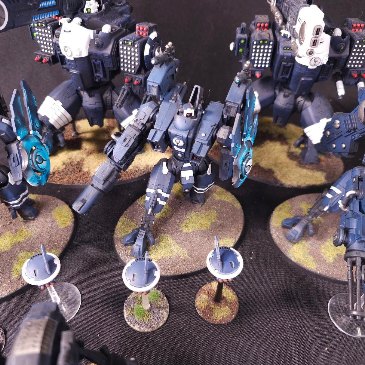 Warhammer 40,000 - T'au Empire - Painted Battlesuit & Stormsurge Force