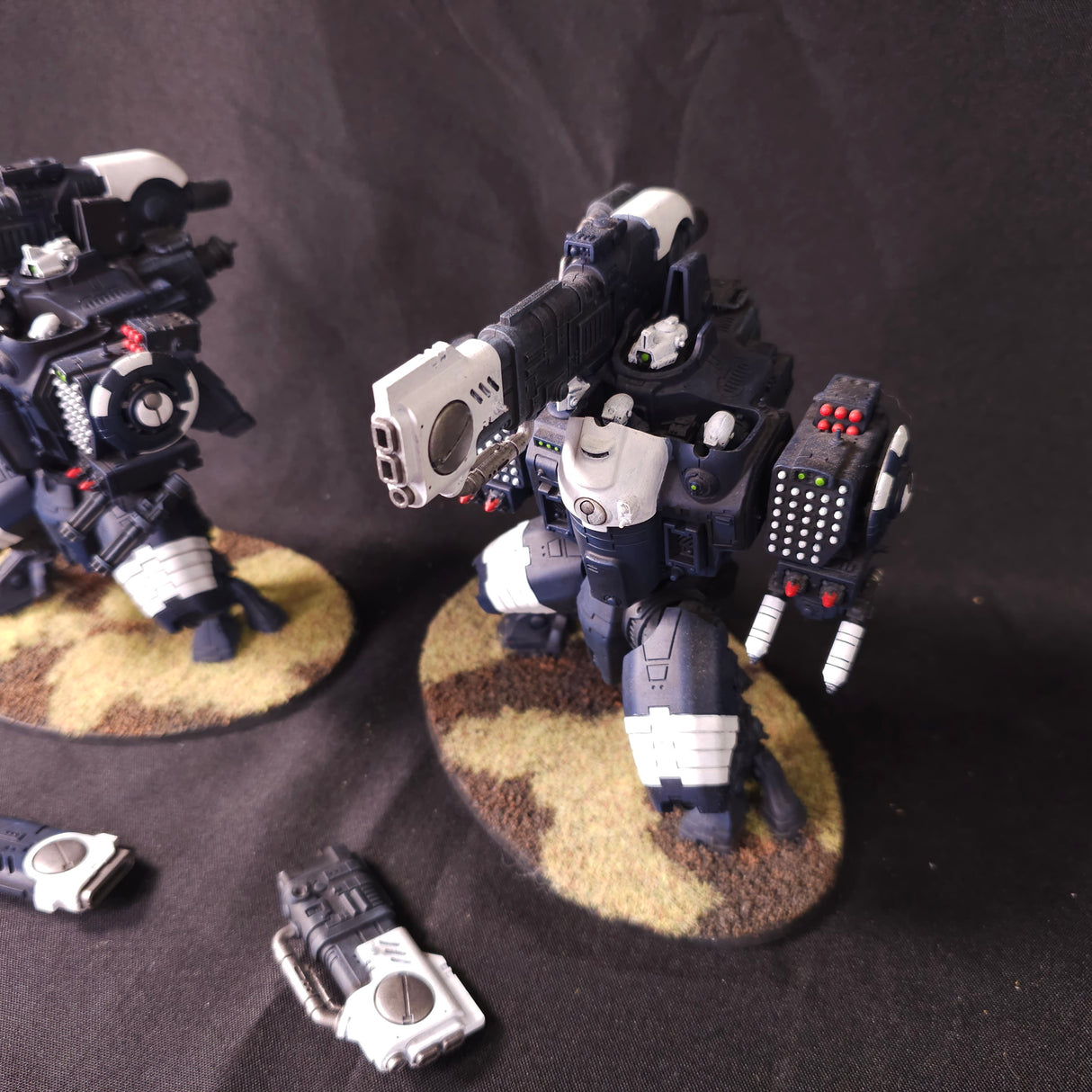 Warhammer 40,000 - T'au Empire - Painted Battlesuit & Stormsurge Force