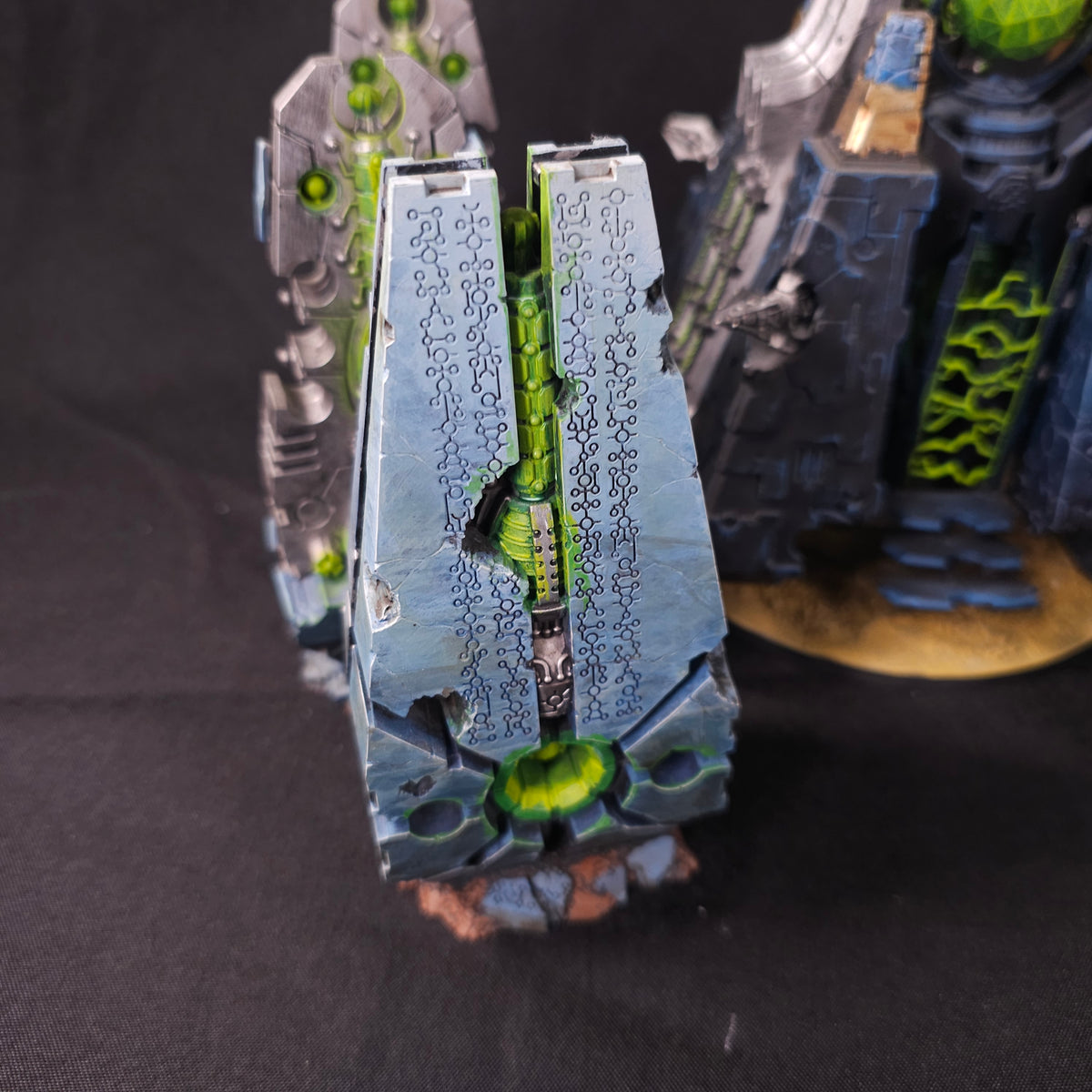 Warhammer 40,000 - Necrons - Painted Monolith & Fortification Lot