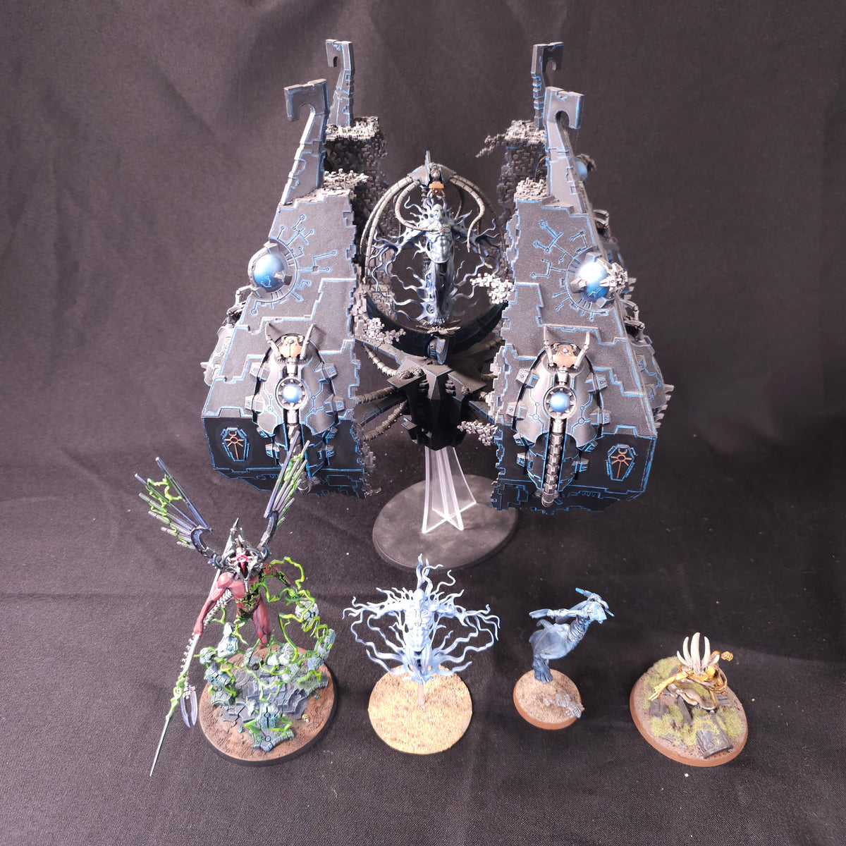 Warhammer 40,000 - Necrons - Painted C'tan & Tesseract Vault Collection