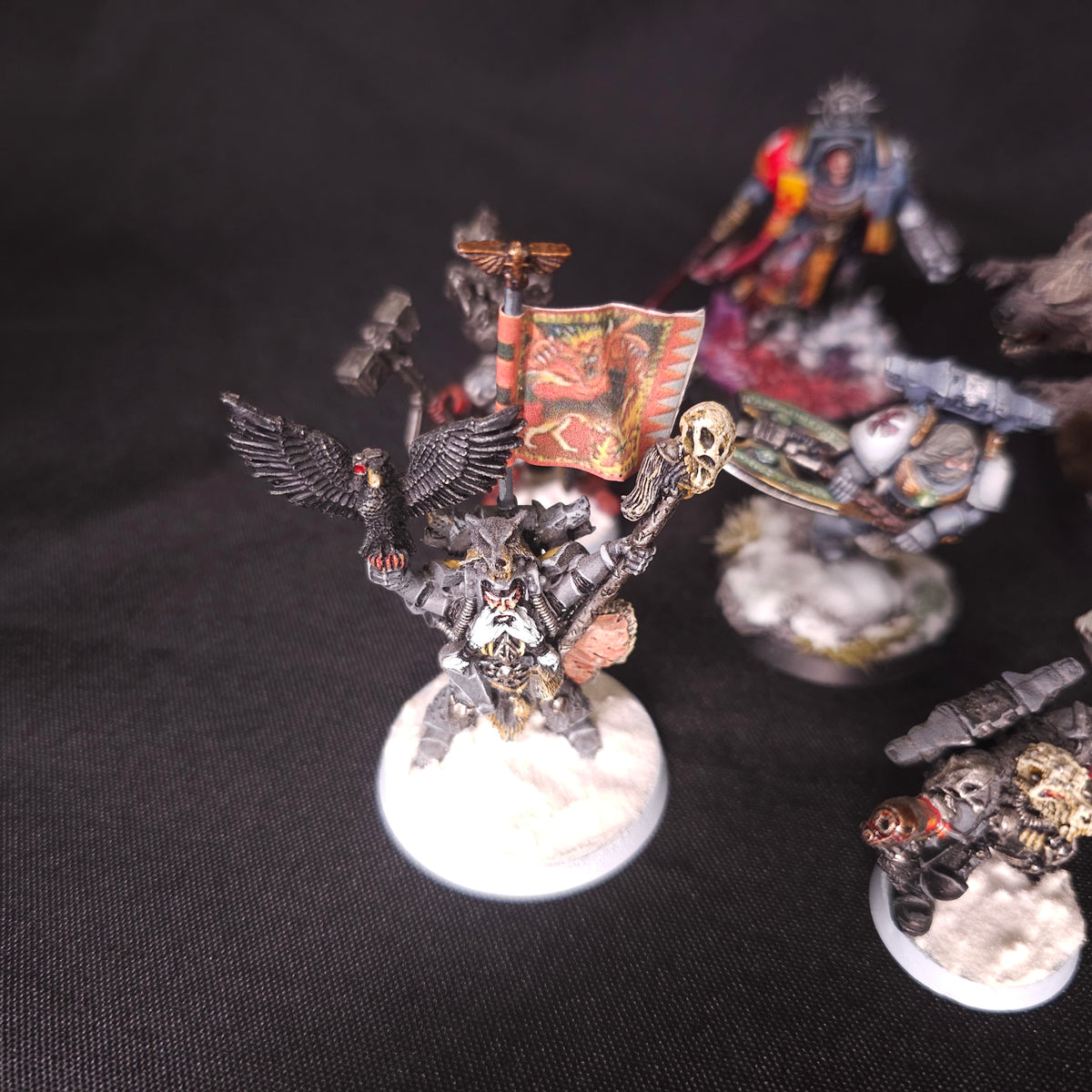 Warhammer 40,000 - Space Wolves - 13 Painted Characters with Converted Logan Grimnar