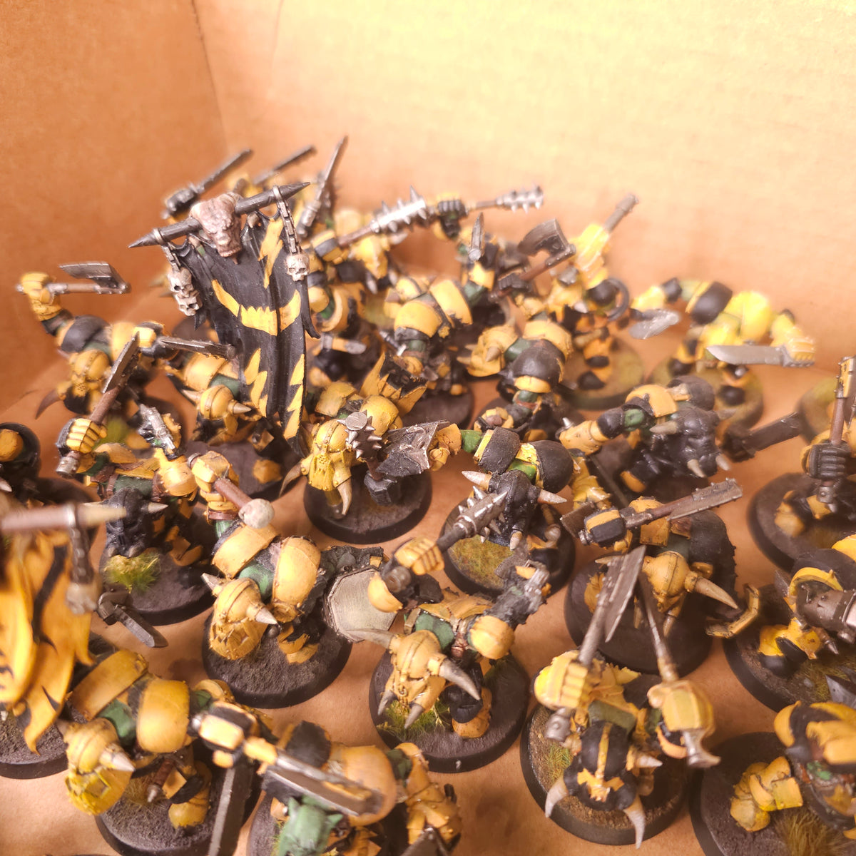 Age of Sigmar / The Old World - Ironjawz / Orc & Goblin Tribes - Painted Ardboy and Black Orc Infantry