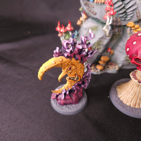Age of Sigmar - Gloomspite Gitz - Painted Loonshrine and Endless Spells