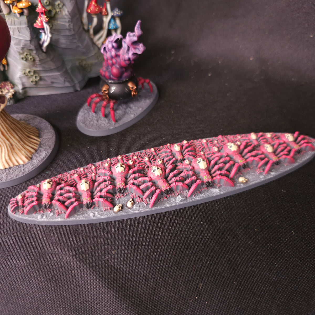 Age of Sigmar - Gloomspite Gitz - Painted Loonshrine and Endless Spells