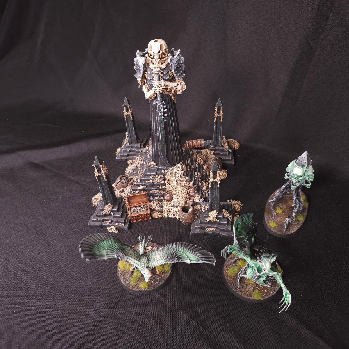 Age of Sigmar - Ossiarch Bonereapers - Painted Bone Tithe Nexus and Endless Spells
