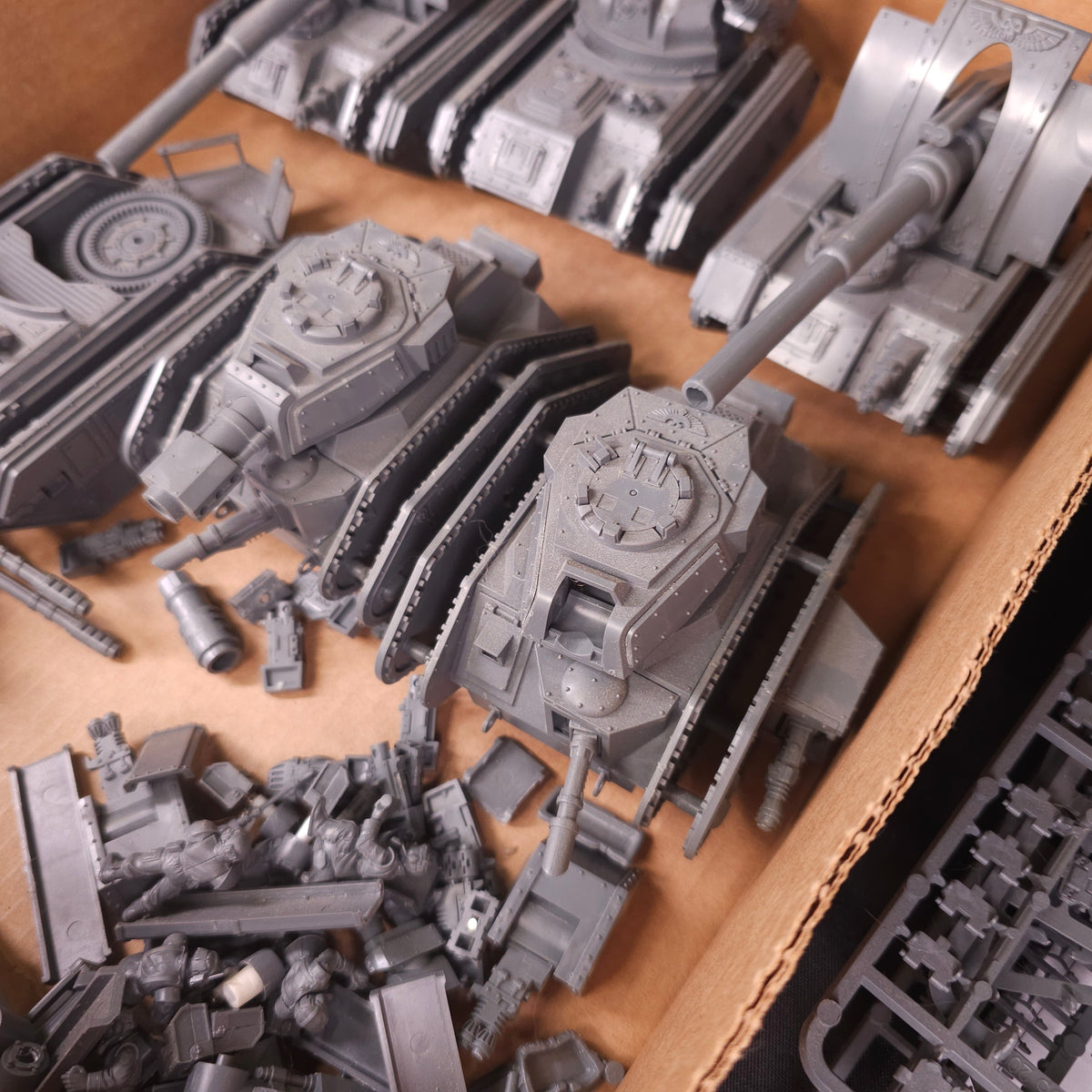 Warhammer 40,000 - Astra Militarum - Unfinished Tank and Artillery Collection