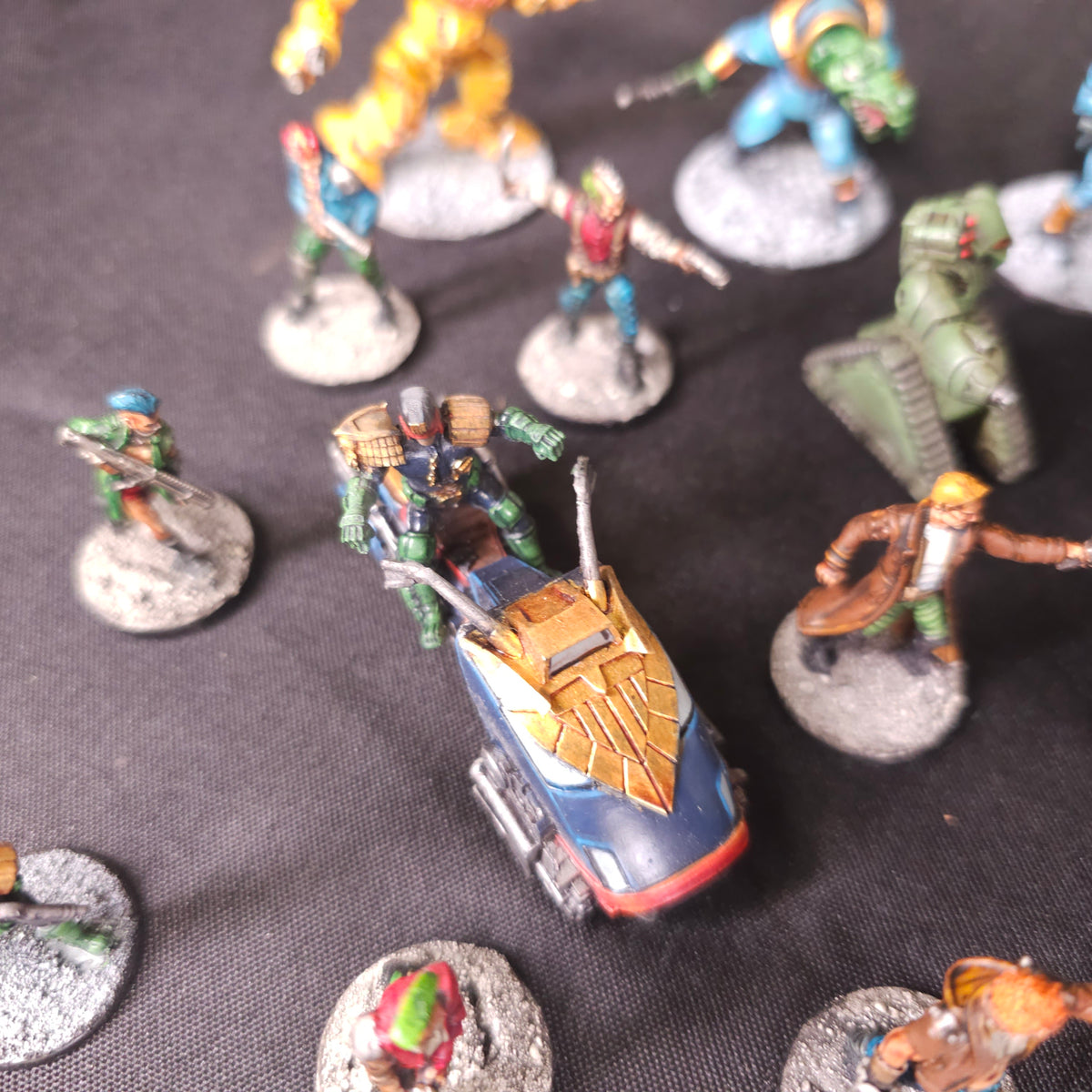 Judge Dredd - Judges and Mega-City One Denizens - Painted Collection and Game Components