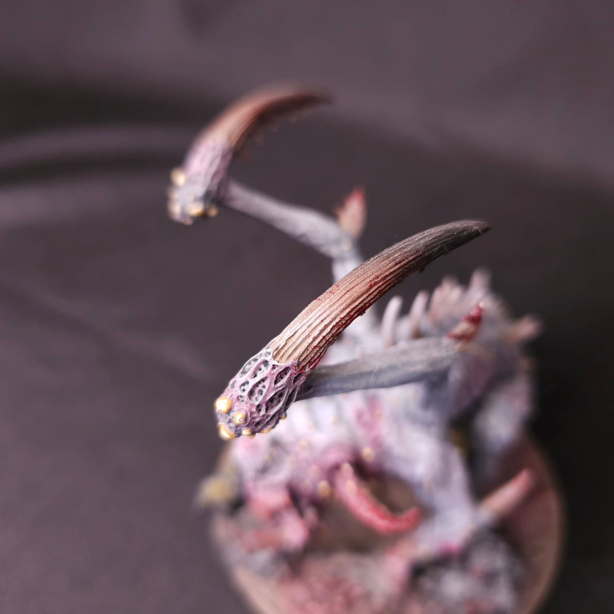 High-Quality Painted Forge World Giant Spined Chaos Beast - detail 3