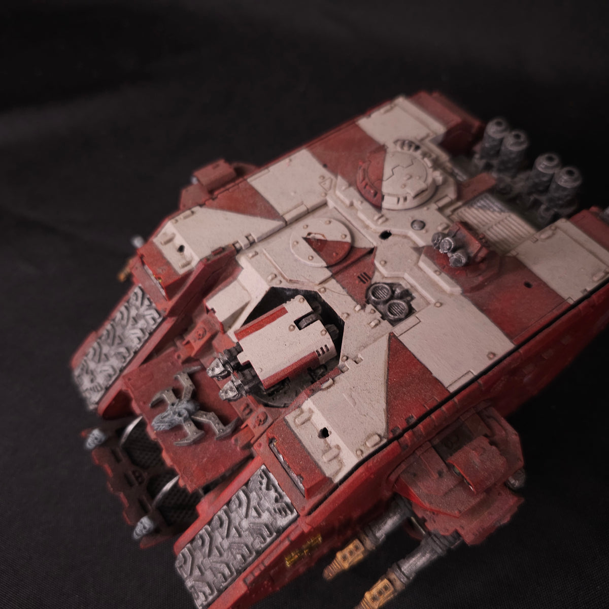 Land Raider with Missing Pieces - detail view 2