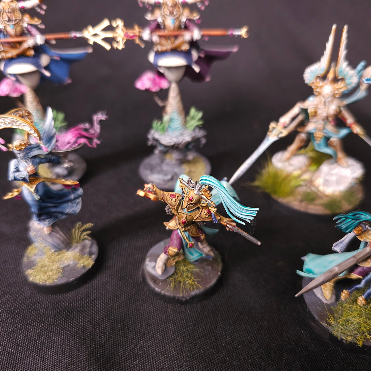 Lumineth Realm-lords - Mages and Champion Characters - alternate or detail view 3