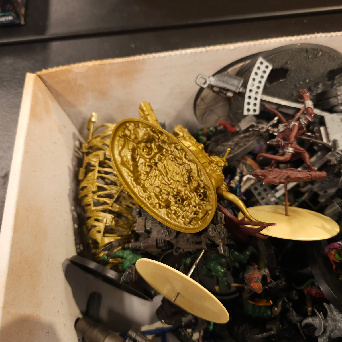 Large Random Bits Box - Vehicles, Creatures and Scenic Parts - contents view 2