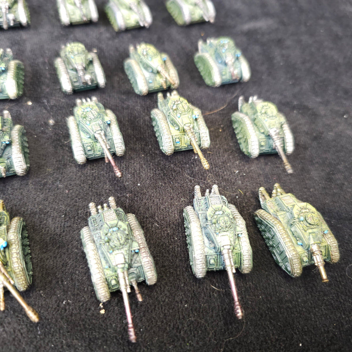 Painted Leman Russ Tank Squadron - detail view 3