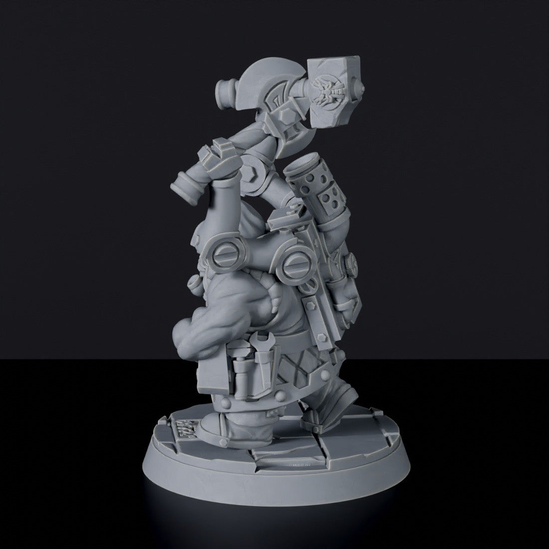 Miniature of machine dwarf Gimron Hammerhand with pistol, hammer and axe - set for Bloodfields Metalbeard Dwarfs army